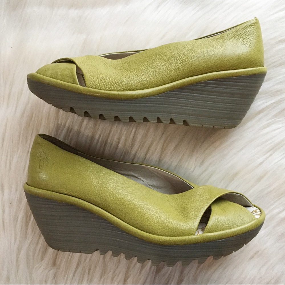 Fly London wedge cross toe slip on shoe 40